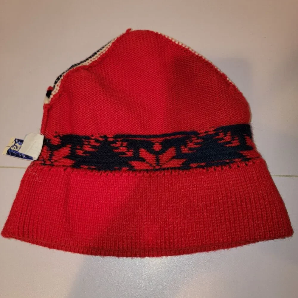Sarita Virgin Wool Knit Pointy Hat Never Been Worn